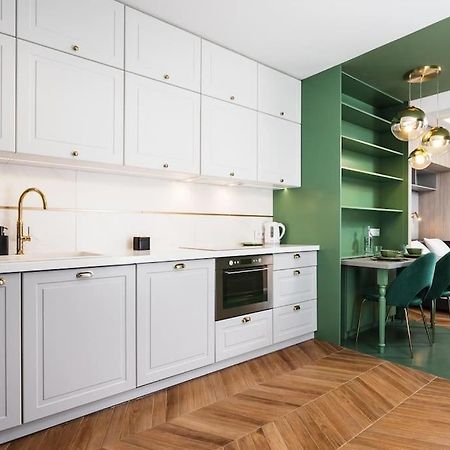Verdant Oasis - Old Town Studio - By Upstairs Cracovia Esterno foto
