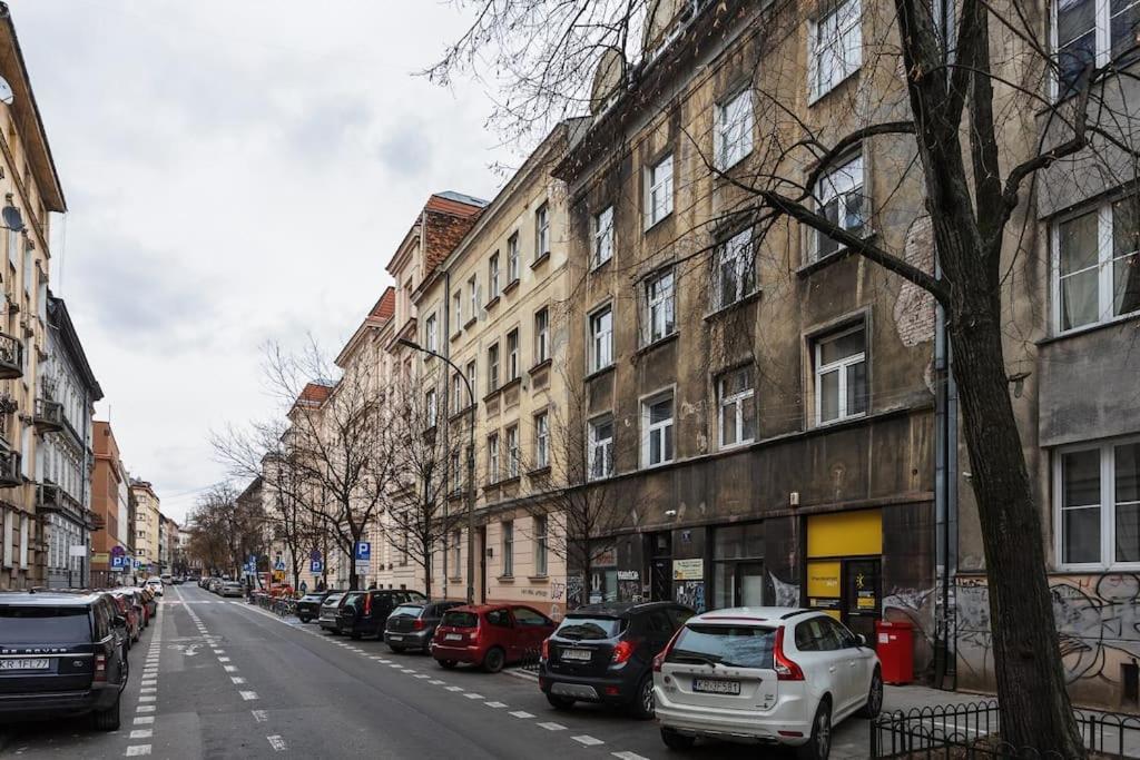 Verdant Oasis - Old Town Studio - By Upstairs Cracovia Esterno foto